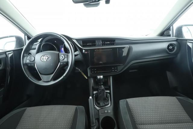 Toyota Auris image 6
