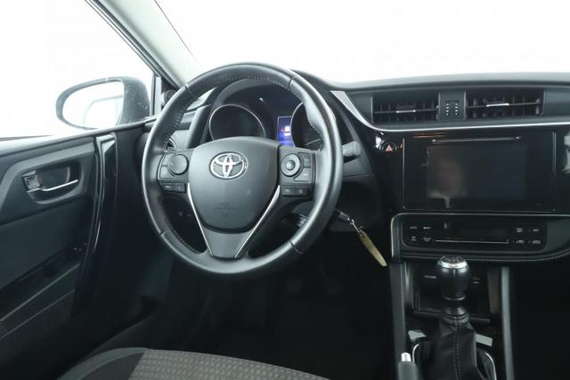 Toyota Auris image 3