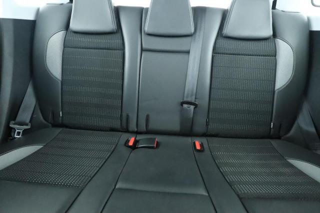 Peugeot 2008 image 8