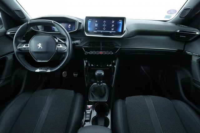 Peugeot 2008 image 2