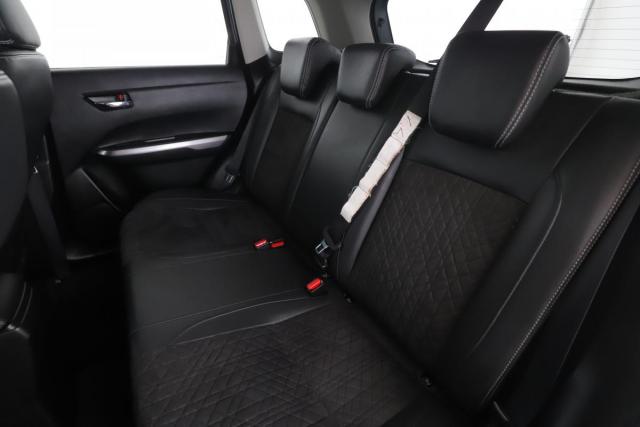 Suzuki Vitara image 7