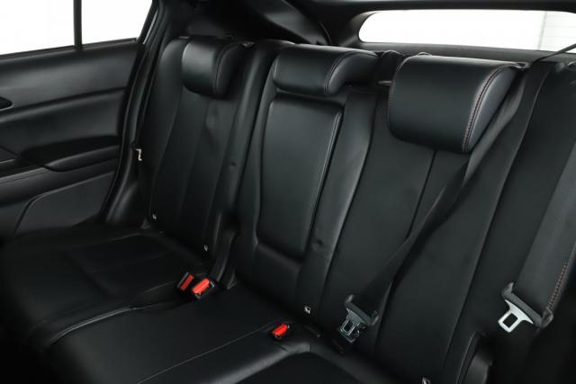 Mitsubishi Eclipse Cross image 8