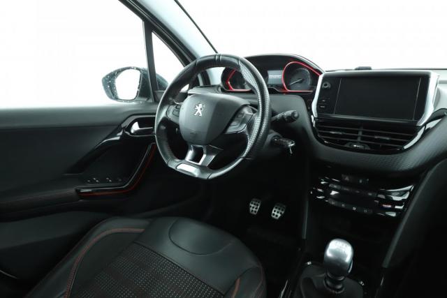 Peugeot 2008 image 8