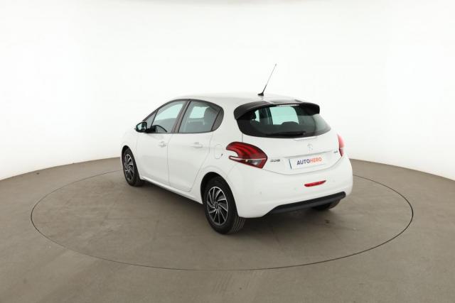 Peugeot 208 image 2