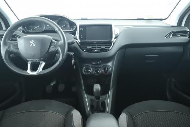 Peugeot 208 image 8