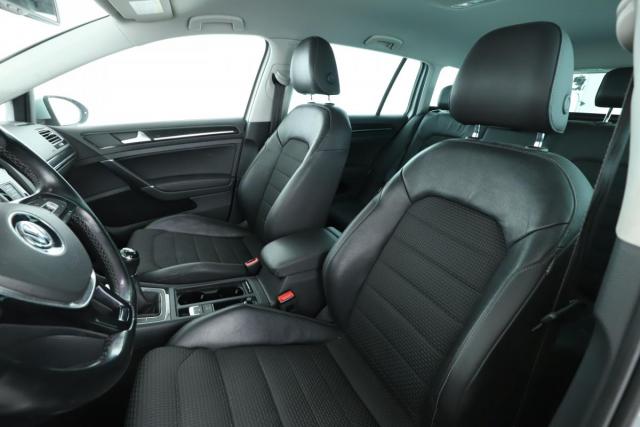 Volkswagen Golf Sw image 2