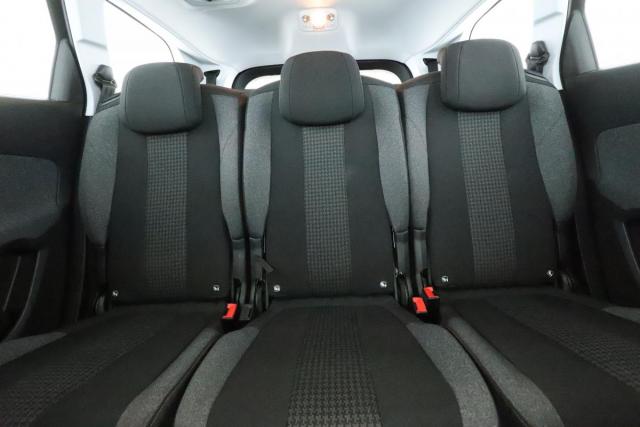 Peugeot 5008 image 2