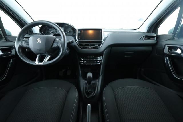 Peugeot 208 image 7