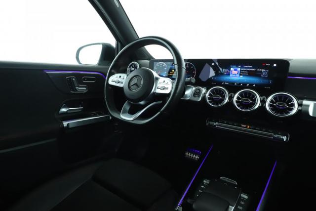 Mercedes Benz Glb image 8