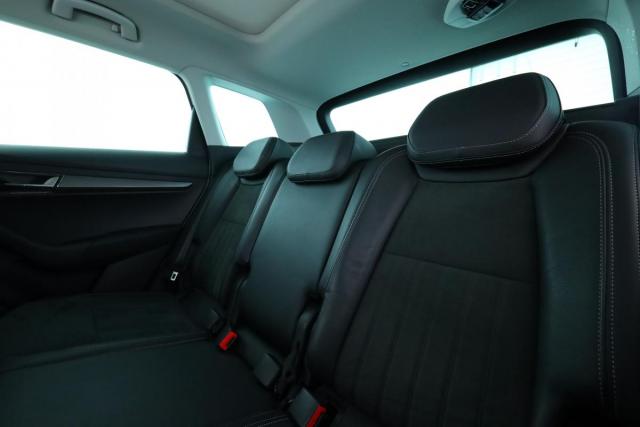 Skoda Karoq image 7