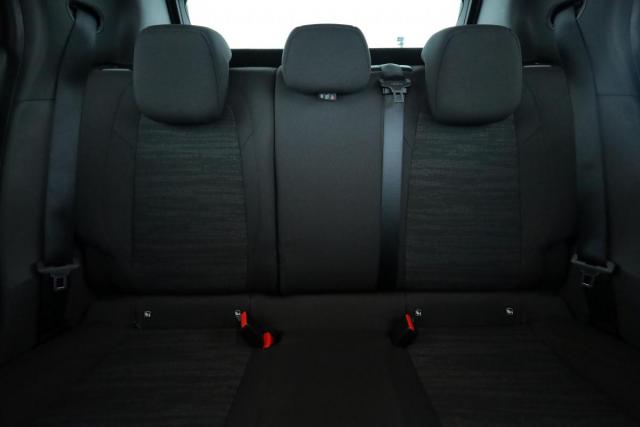 Jeep Avenger image 9