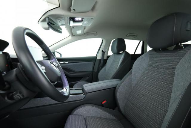 Skoda Superb Combi image 9