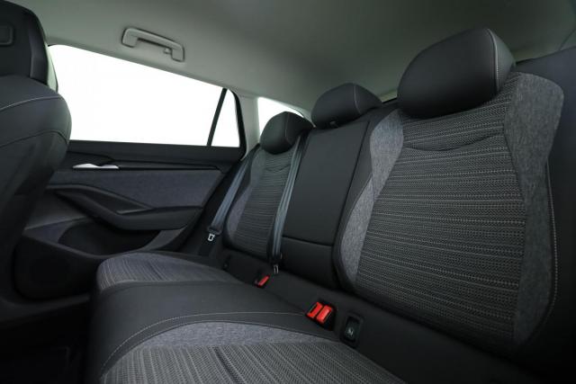 Skoda Superb Combi image 8