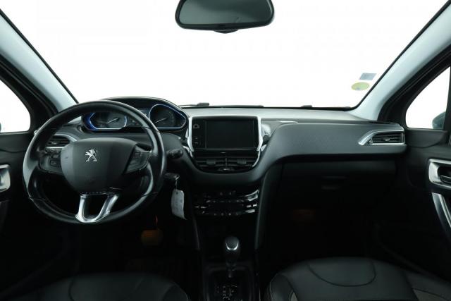 Peugeot 2008 image 2