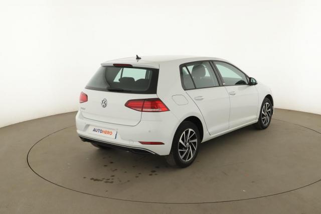 Volkswagen Golf image 9