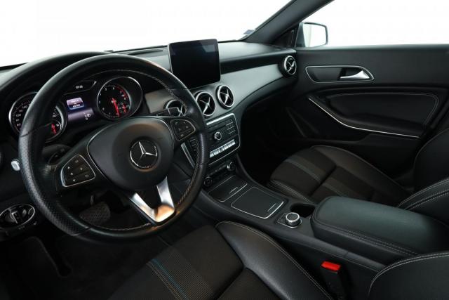 Mercedes Benz Cla image 8