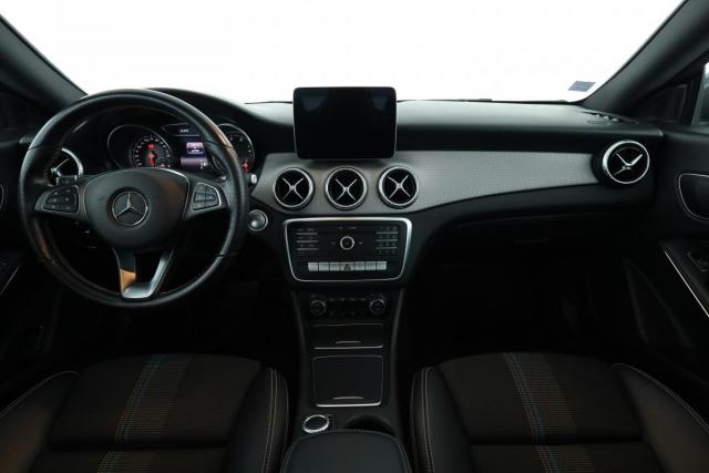 Mercedes Benz Cla image 5