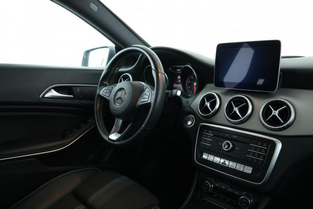 Mercedes Benz Cla image 7