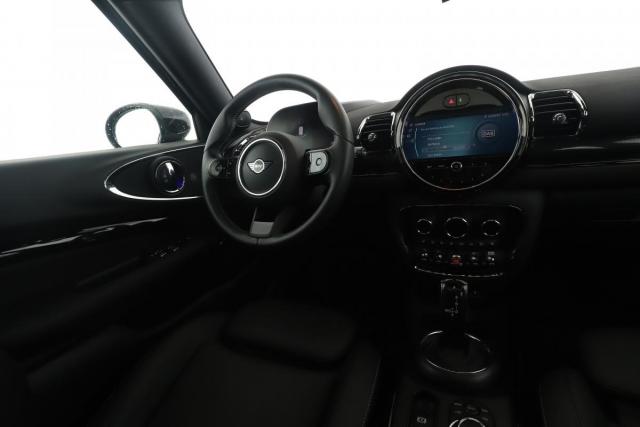 Mini Clubman image 2