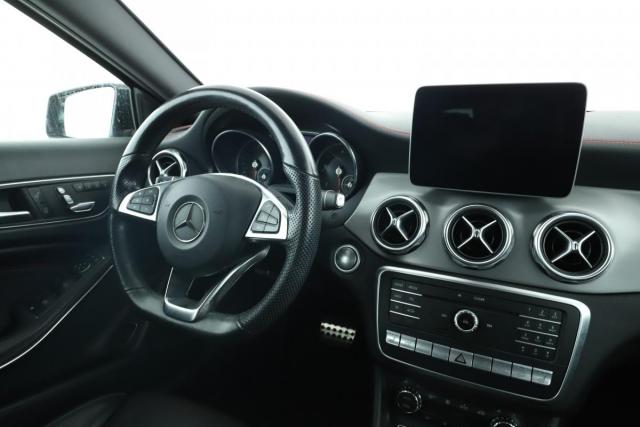 Mercedes Benz Gla image 1
