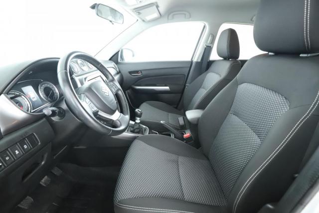Suzuki Vitara image 7