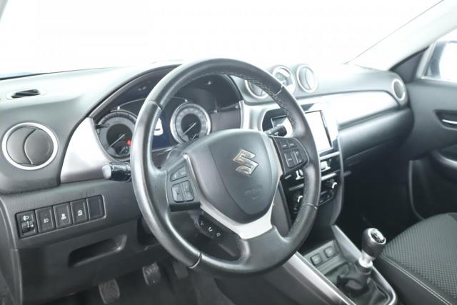 Suzuki Vitara image 2