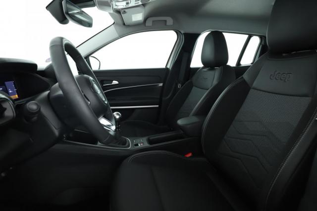 Jeep Avenger image 5