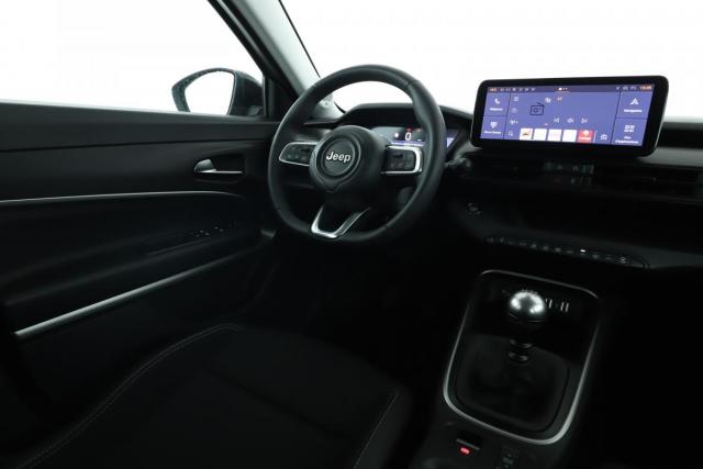 Jeep Avenger image 9