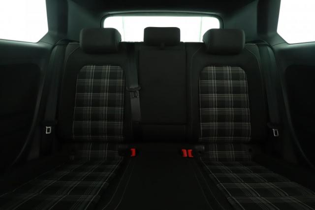 Volkswagen Golf image 6