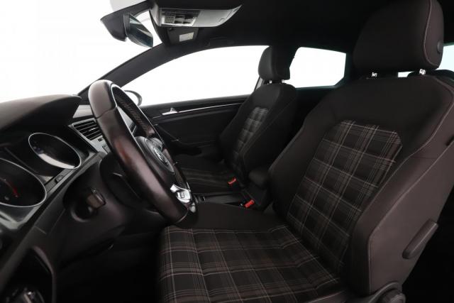 Volkswagen Golf image 5