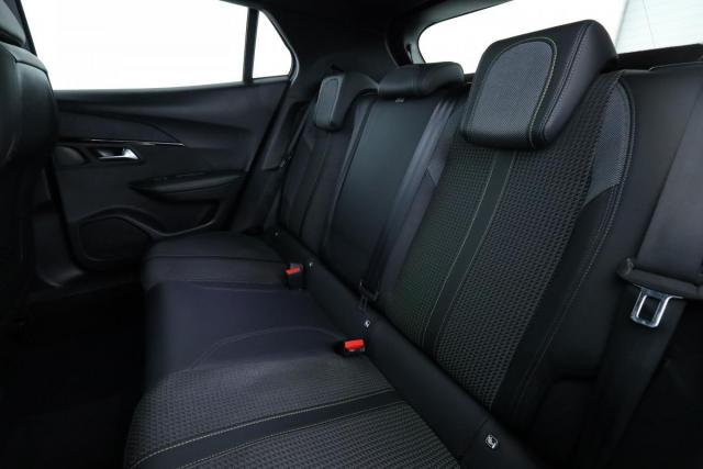 Peugeot 2008 image 8