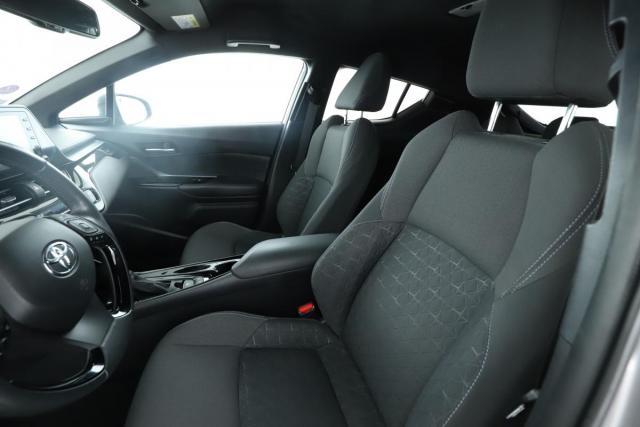 Toyota C-Hr image 1