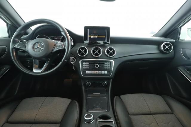 Mercedes Benz Gla image 2