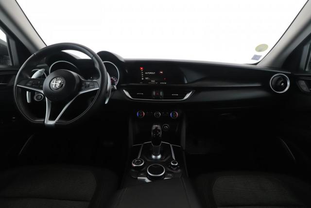 Alfa Romeo Stelvio image 3