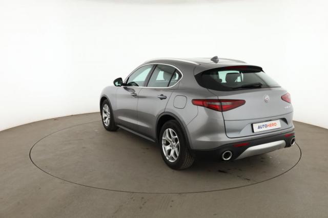 Alfa Romeo Stelvio image 2