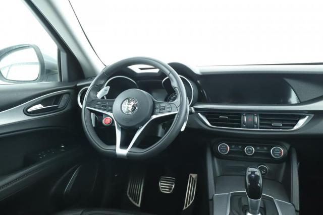 Alfa Romeo Stelvio image 6