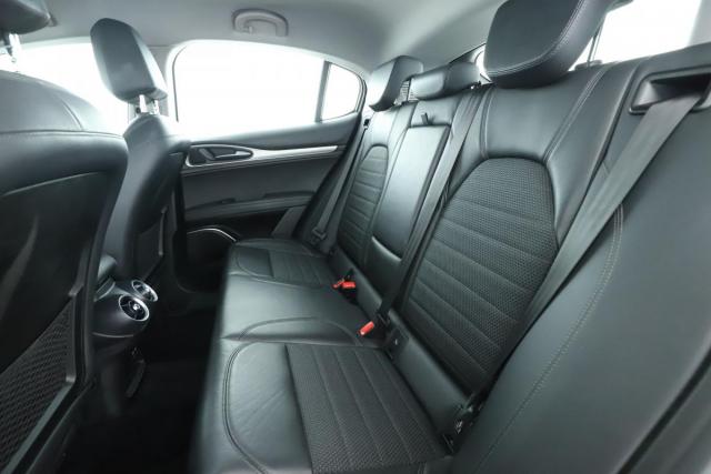 Alfa Romeo Stelvio image 9
