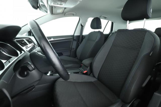 Volkswagen Golf image 9