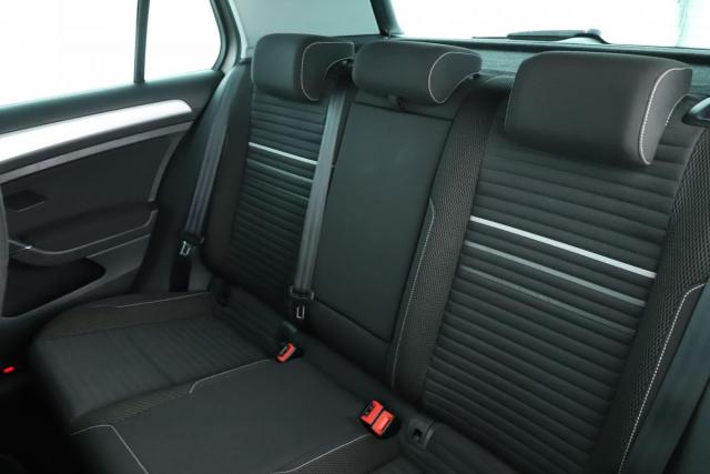 Volkswagen Golf image 5