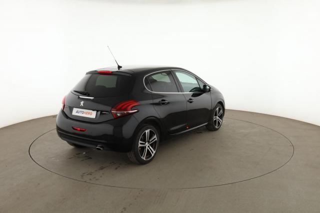 Peugeot 208 image 8