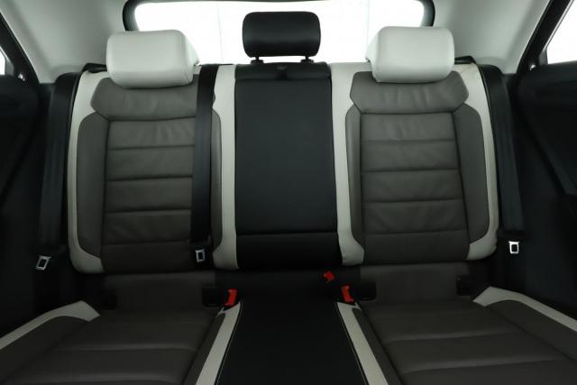 Volkswagen T-Roc image 2