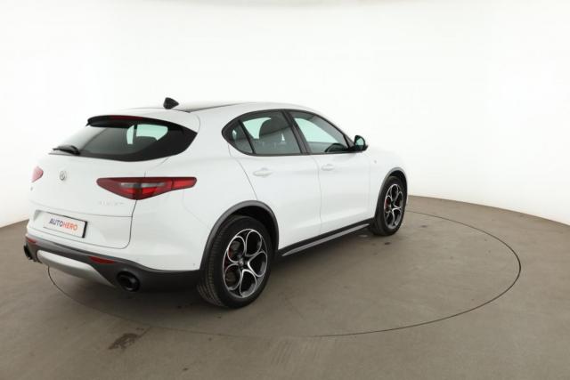 Alfa Romeo Stelvio image 4