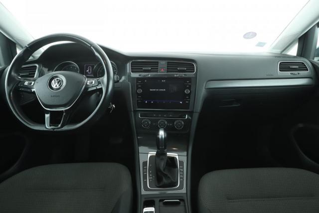Volkswagen Golf image 6