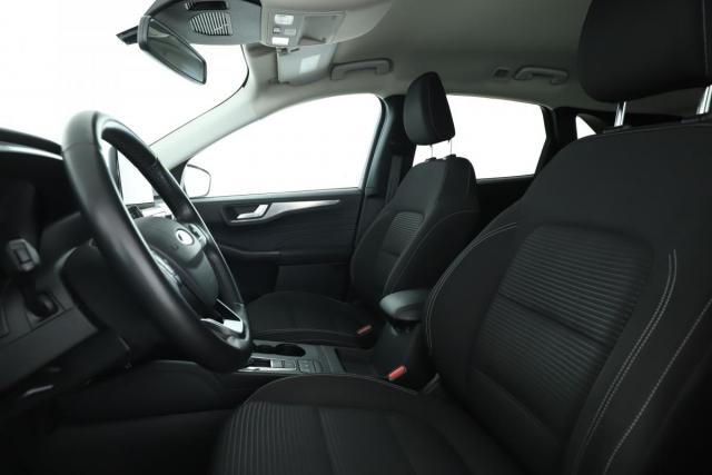 Ford Kuga image 5