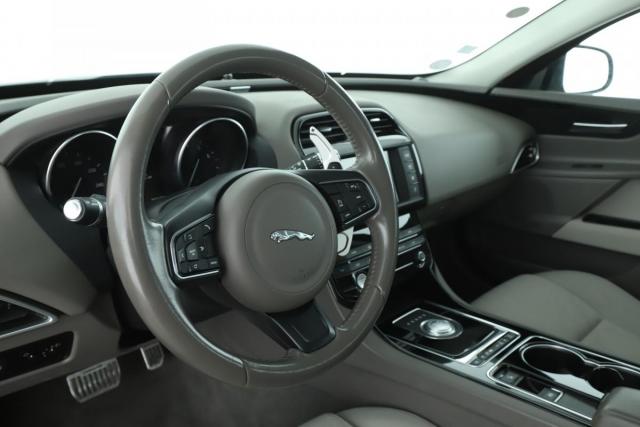 Jaguar Xe image 7