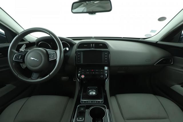 Jaguar Xe image 2