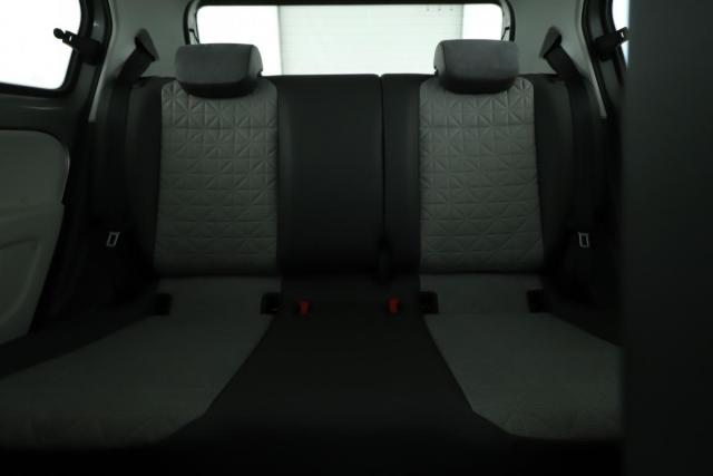 Volkswagen Up! image 3