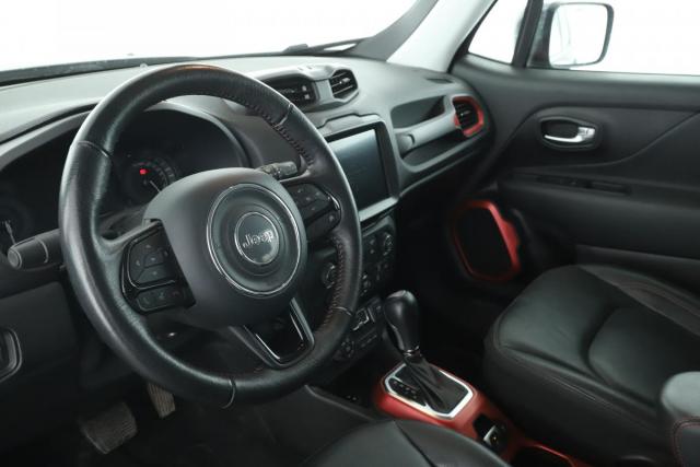 Jeep Renegade image 9