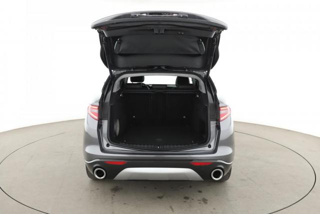 Alfa Romeo Stelvio image 1