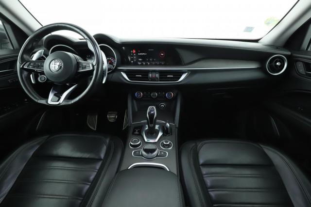 Alfa Romeo Stelvio image 5